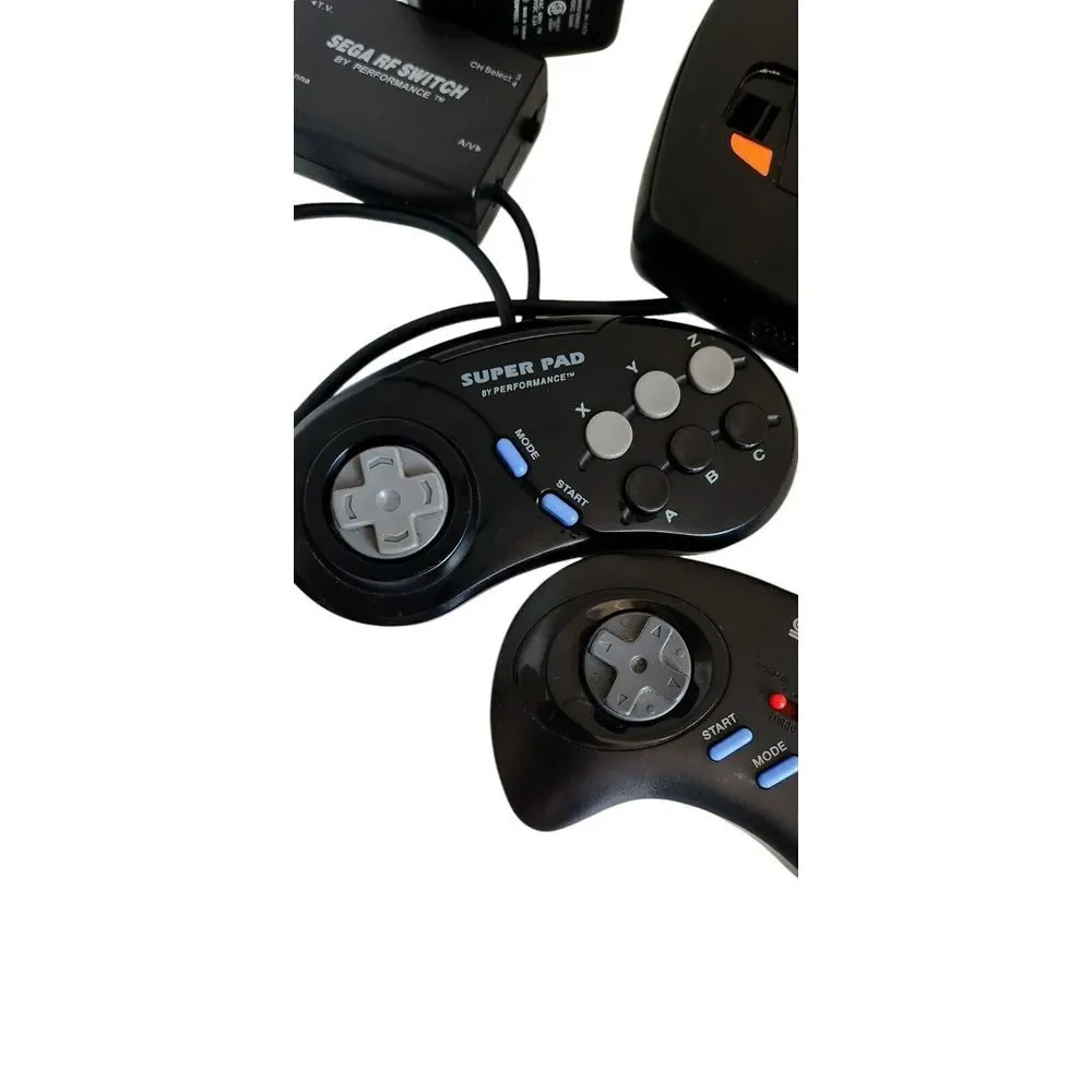 Sega Genesis 3 System with Controllers - MK 1461‎
